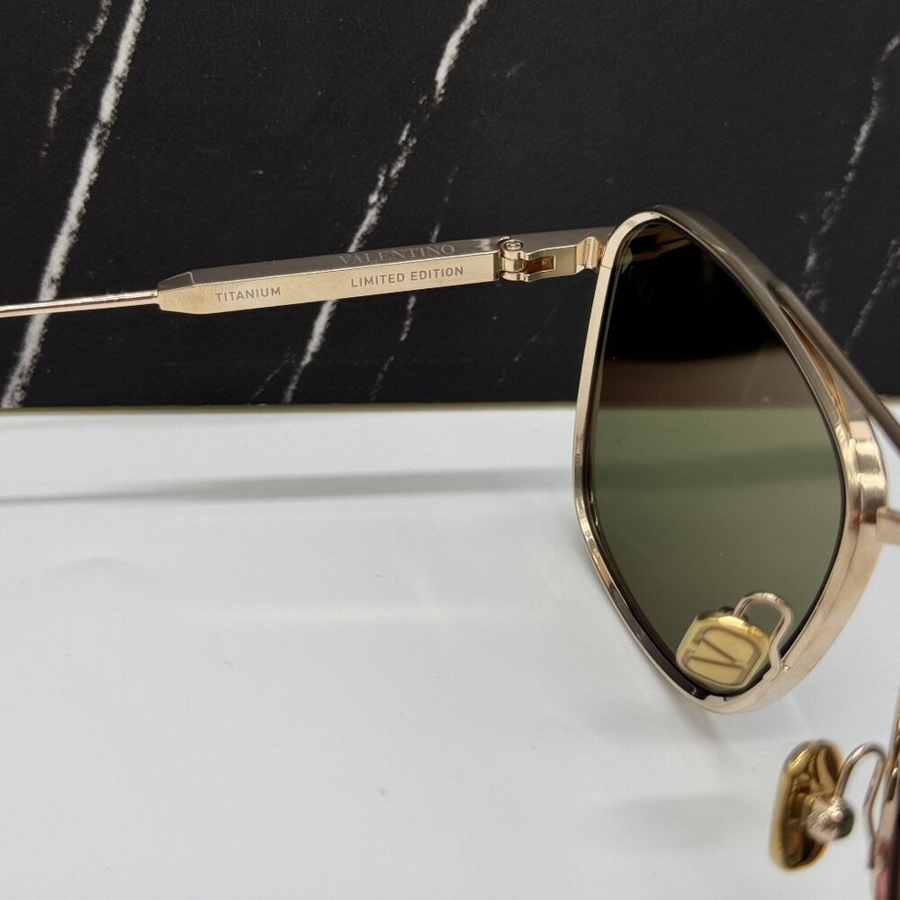 NEW VALENTINO VLS-168A GOLD GREEN UNISEX SUNGLASSES - Picture 7 of 10